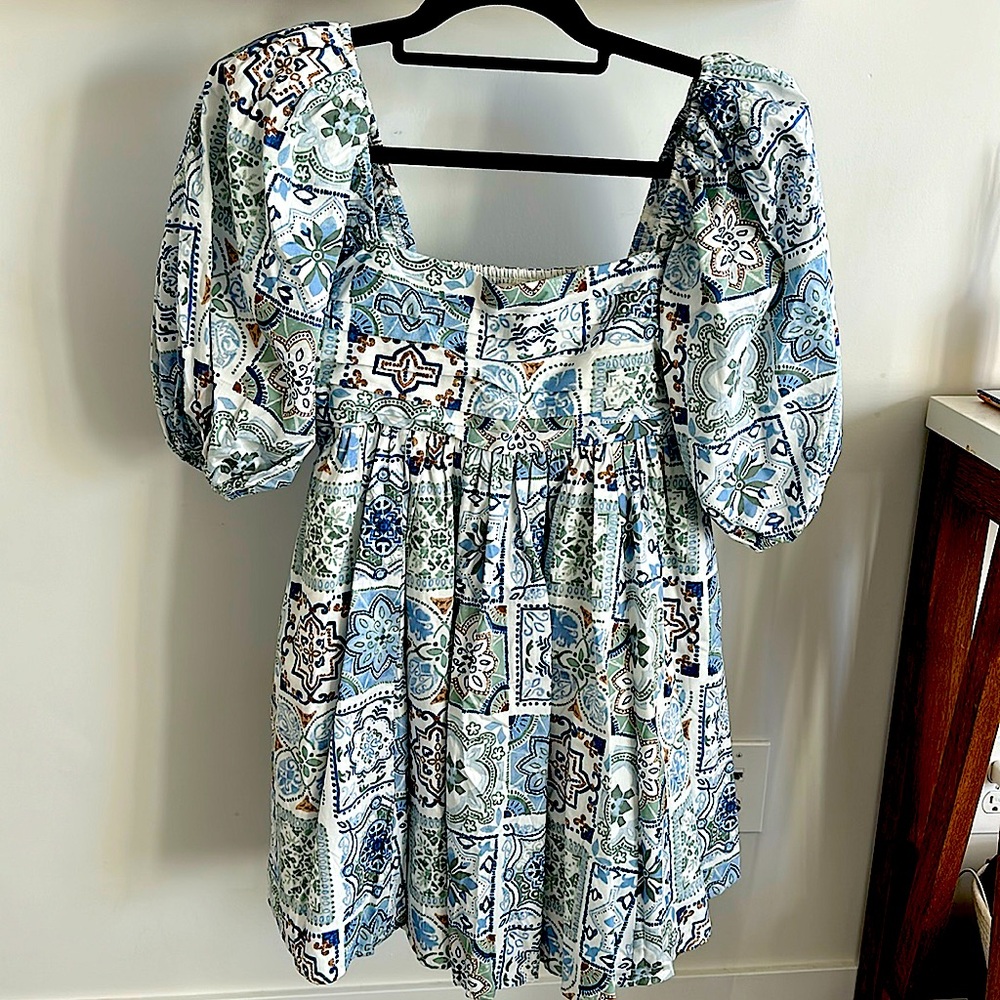 Abercrombie small/p short puff sleeve dress with pockets *worn once*!